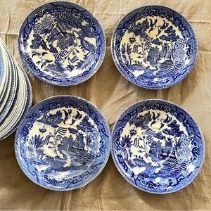 Set of 24 Vintage Blue Willow dessert plates